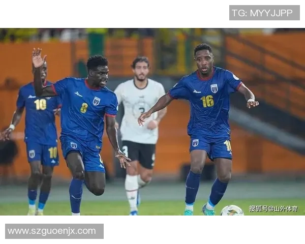 喀麦隆足球明星精彩表现赢得比赛胜利的精彩视频集锦