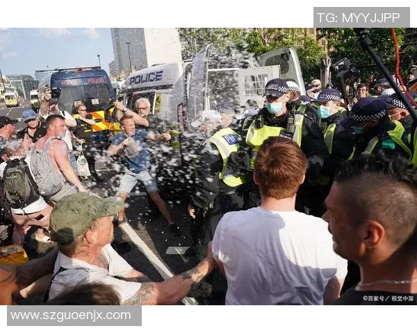 英国足球明星酗酒事件揭示运动员背后的隐秘生活与挑战 英国足球明星酗酒事件揭示运动员背后的隐秘生活与挑战