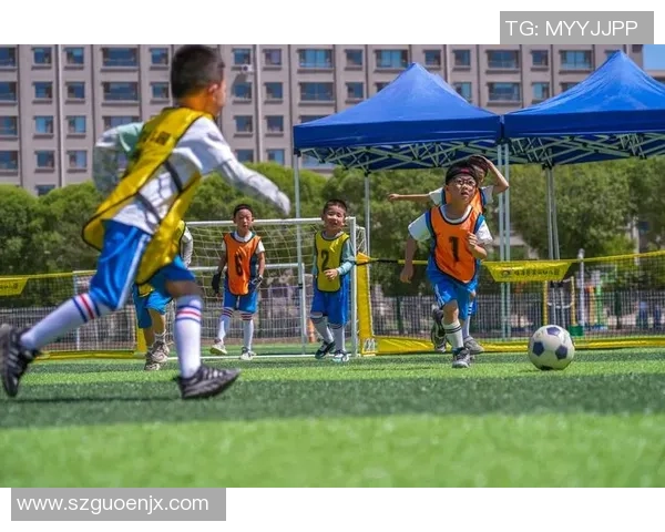 射门时刻猜猜这位足球明星的名字挑战你的足球知识与直觉 射门时刻猜猜这位足球明星的名字挑战你的足球知识与直觉