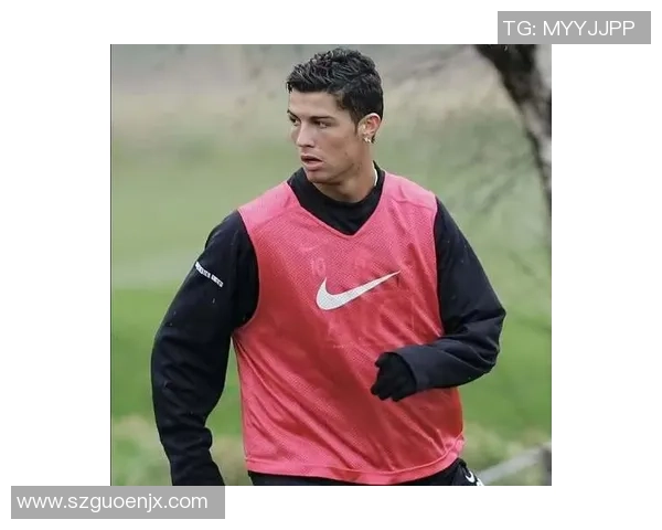 足球明星C罗羊毛卷发型揭秘时尚潮流与个人风格的完美结合